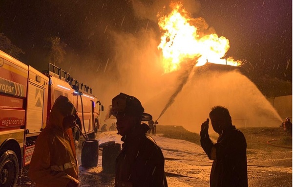 Evacuan zona y habilitan albergue para afectados por incendio de tanque de Petropar