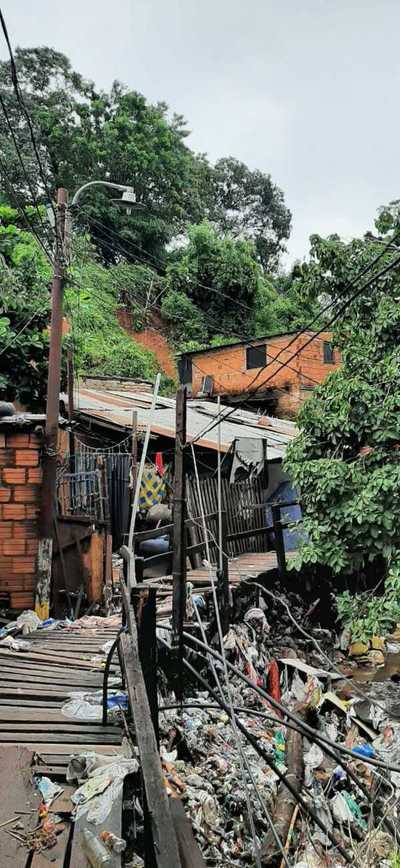 Derrumbe deja tres muertos en la Chacarita
