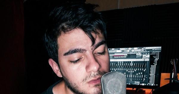 Joven sorprende cantando en guaraní una canción de Elvis Presley