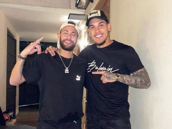 Neymar, feliz por su amigo Gustavo Gómez