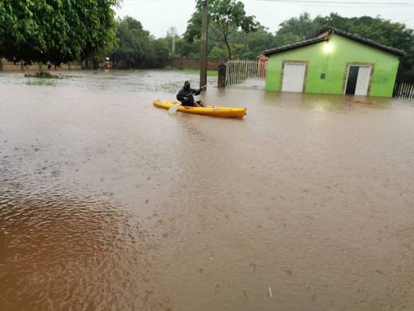 Coronel Oviedo inundada y varios tramos de Ruta PY02 afectados por lluvias - Nacionales - ABC Color