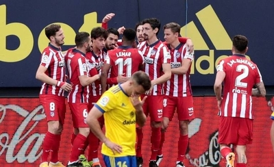 HOY / Atlético de Madrid pone rumbo hacia el título en España