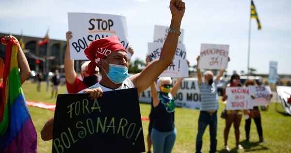 La Nación / Nuevas protestas contra Bolsonaro por su manejo de la pandemia en Brasil