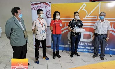 Donan 1.700 tapabocas a la comisión profestejo Aniversario 64 de CDE