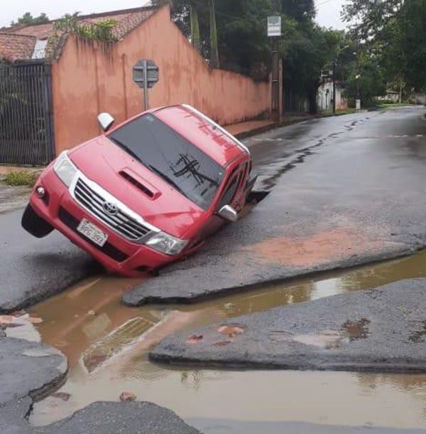 Transitar por San Lorenzo es apocalíptico por desidia de Essap y la comuna, afirman - Nacionales - ABC Color