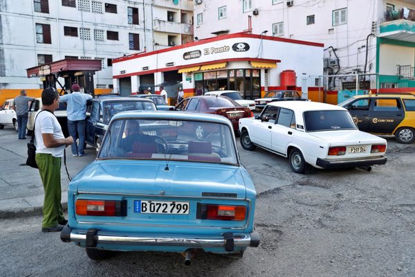 Cuba venderá más barato el combustible a transportistas que a particulares - MarketData