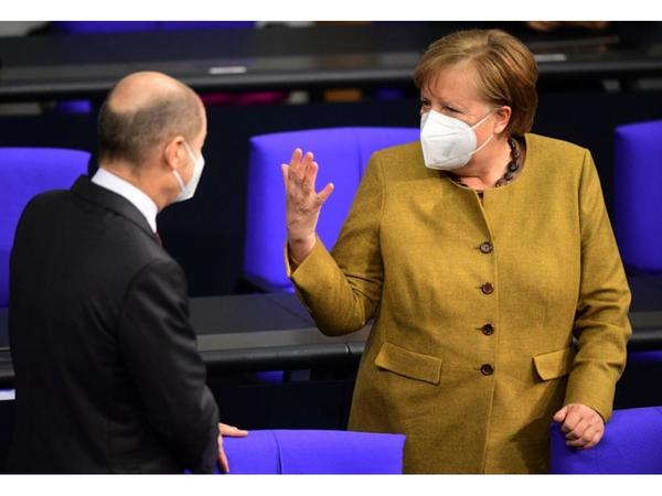 Merkel convoca a las farmacéuticas por crisis con vacunas