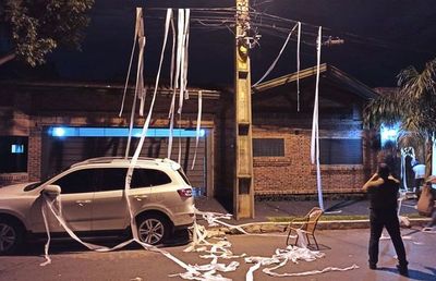 Jóvenes liberales escrachan casa de ministro del TSJE - Nacionales - ABC Color