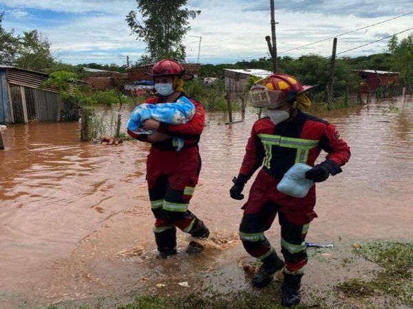 Siete fallecidos, derrumbes y familias bajo agua dejó temporal - Noticiero Paraguay