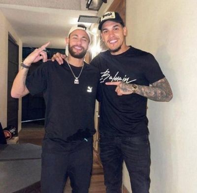 Neymar, feliz por su amigo Gustavo Gómez