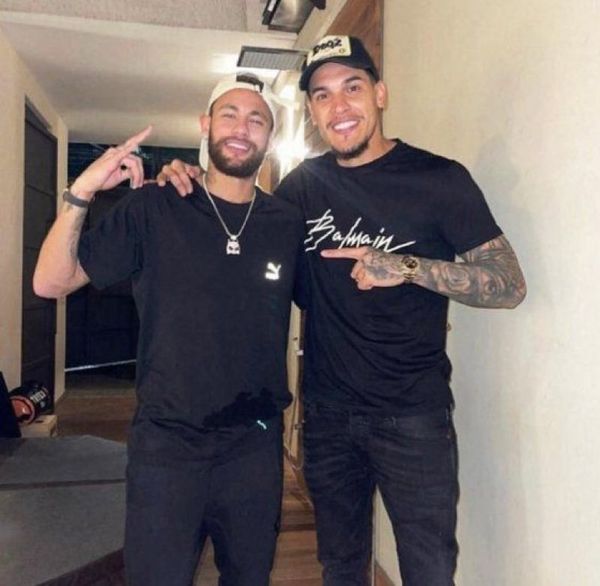 Neymar, feliz por su amigo Gustavo Gómez