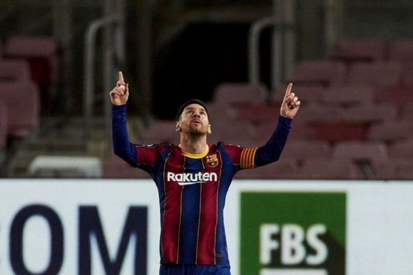 Messi y Griezmann ponen segundo a Barcelona