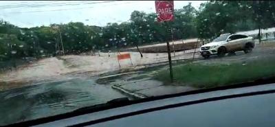 Implacable lluvia de ayer dejó inundadas casas, calles céntricas y vecinales en CDE