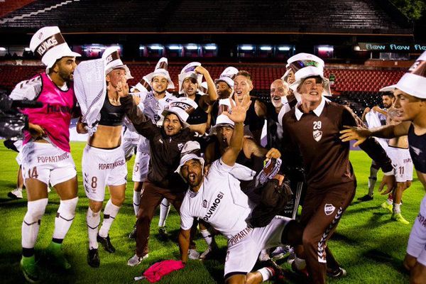 Platense regresó a Primera después de 22 años - Fútbol - ABC Color