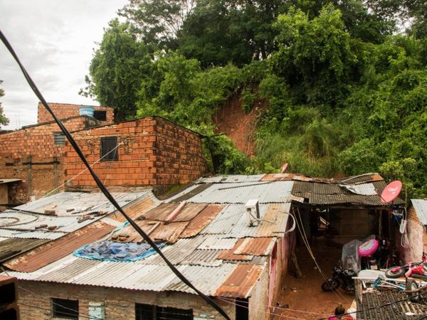 Tres muertos por derrumbe de tierra en la Chacarita