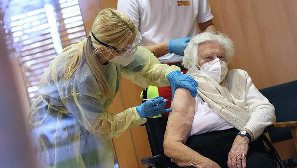 La Unión Europea quiere vacunar al 70% de los adultos para verano
