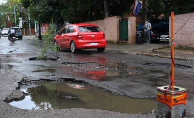 HOY / Calles calamitosas: Municipalidad dice que bacheo no solucionará y tira la pelota a Essap