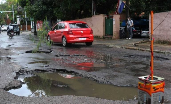 HOY / Calles calamitosas: Municipalidad dice que bacheo no solucionará y tira la pelota a Essap
