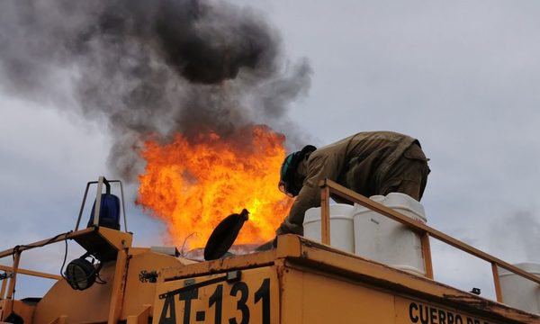 Fuego en Petropar podría extenderse hasta mañana