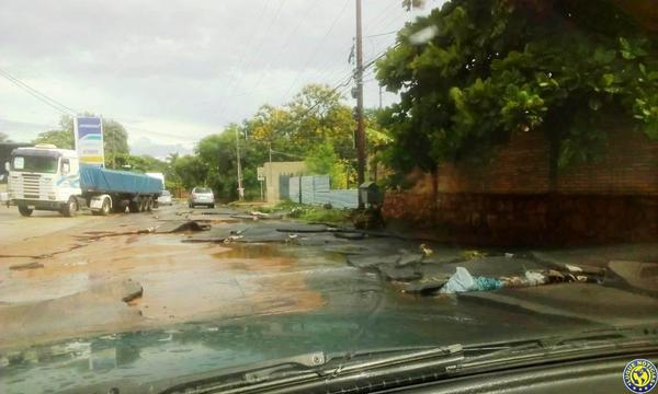 Raudales destrozaron calles e inundaron casas en Luque •