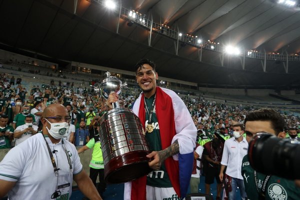 Gustavo Gómez levantó la Libertadores como capitán del “Verdão” y con ello inscribe su nombre en la historia del fútbol brasileño