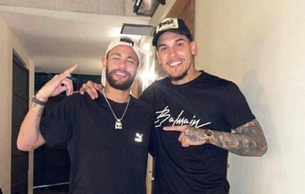 Neymar, feliz por su amigo Gustavo Gómez