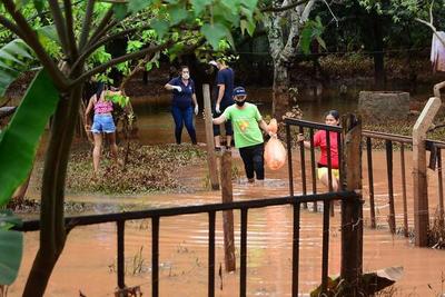 Asisten a familias afectadas por inundaciones en CDE