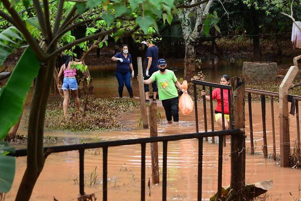 Asisten a familias afectadas por inundaciones en CDE