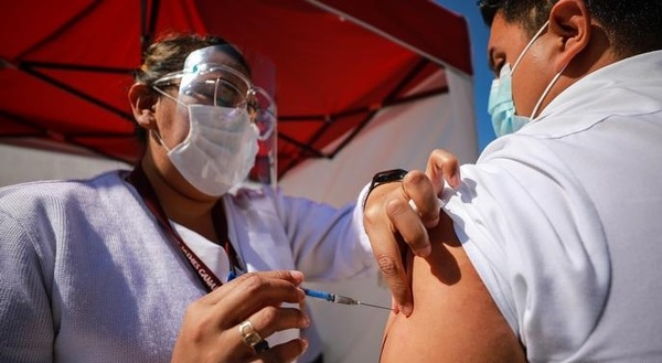 COVID-19: Personal de blanco, entre prioridades para recibir primeras vacunas de COVAX