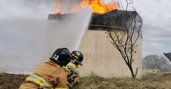 Bomberos logran extinguir fuego en Petropar