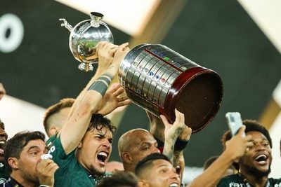 «Fue un momento único alzar la Copa» | OnLivePy