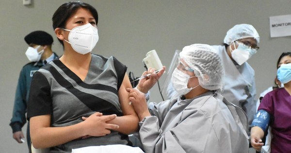 La Nación / Análisis sugiere que Paraguay alcanzará amplia cobertura de vacuna recién en 2023