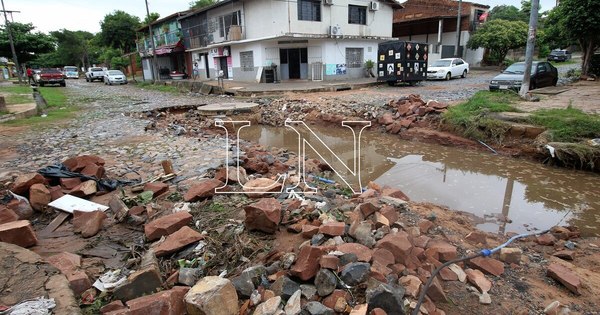 La Nación / Calles calamitosas: Municipalidad dice que bacheo no solucionará y tira la pelota a Essap
