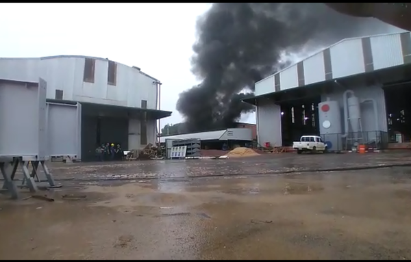 Incendio en depósito de pinturas ya fue controlado