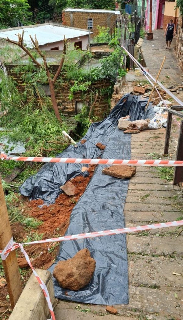 MUVH reubica a familias afectadas y realizas obras de contingencia por derrumbe en la Chacarita | .::Agencia IP::.