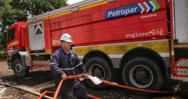 La Nación / Engineering y un logo viral: separadores de filas, camiones hidrantes y 278 adjudicaciones