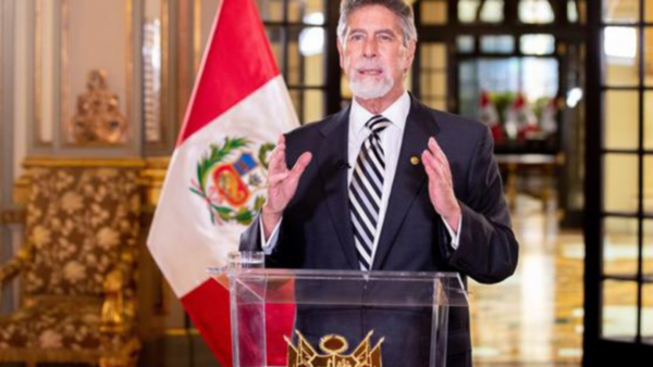 Aprobación del presidente de Perú cae raudamente en encuesta