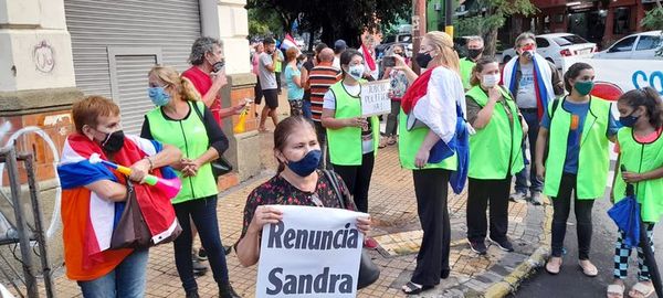 Autoconvocados exigen renuncia de la fiscala general Sandra Quiñónez - Nacionales - ABC Color