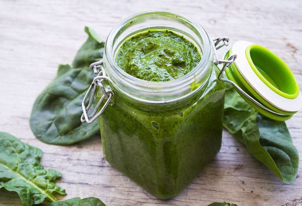 Con esta receta de pesto de cinco minutos ya no tendrás que comprar salsa hecha