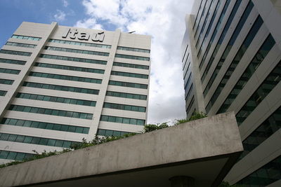 Las ganancias del banco brasileño Itaú caen un 28,86 % en 2020 por la pandemia - MarketData