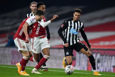 El Newcastle de Almirón se refuerza con un jugador del Arsenal