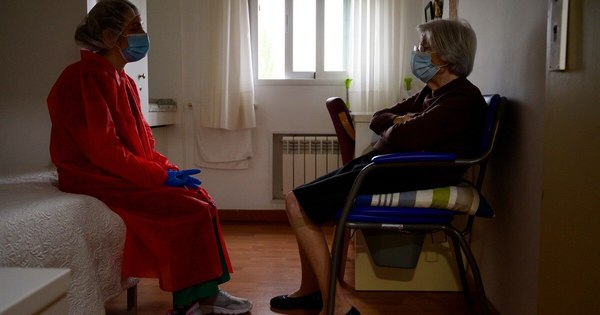 La Nación / La mortalidad por COVID-19 en cuidados intensivos ha caído, pero podría estancarse