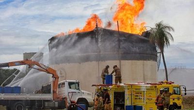 En 37 horas lograron apagar el fuego de un tanque de Petropar