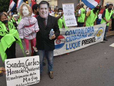 Manifestación para exigir la renuncia de Sandra Quiñonez