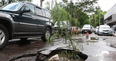 La Nación / Asunción, intransitable por calles rotas tras temporal