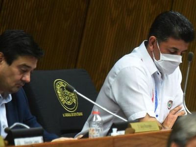 Senador compara la interna de su partido con una cloaca