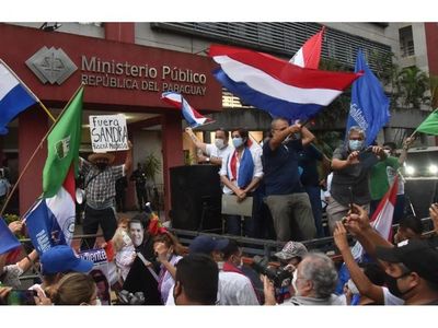 En manifestación exigen que Sandra Quiñónez sea destituida de la FGE