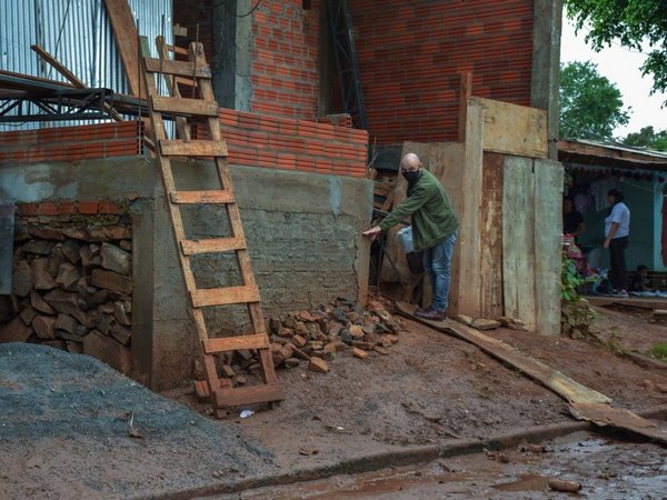 Vecinos dicen que por desidia municipal se inundan barrios en CDE