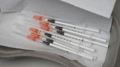 China desmantela una red de tráfico de vacunas falsas contra el covid-19 - ADN Digital