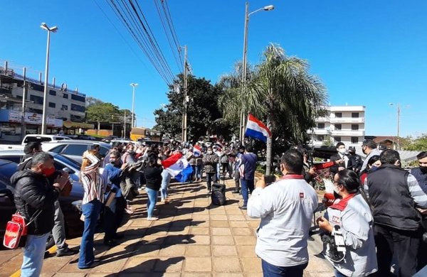 Comerciantes fronterizos siguen peleando por un subsidio económico especial · Radio Monumental 1080 AM